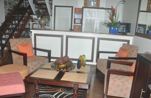 Kingstown Hotel | Cobblestone Inn