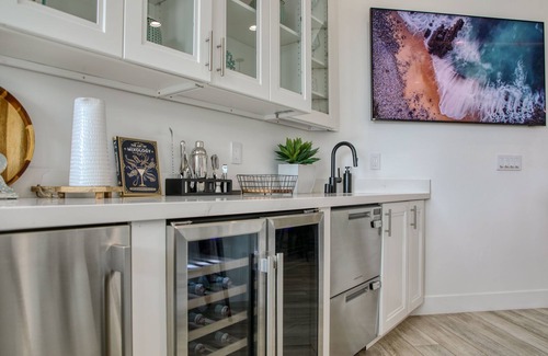 Avila Beach House | Cobbo's Beach House - Elevator/SPAS/Bar/GYM/Bikes/GOLF CART/Views/STEPS TO BEACH