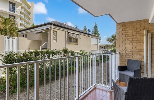 Coolangatta Apartment | Cobden Court Unit 2 Walking distance from Rainbow Bay and Snapper Beaches with Wi-Fi Inc.