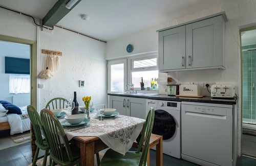 Bont Newydd Cottage | Cobweb Cottage - Two Bedroom Cottage, Sleeps 4