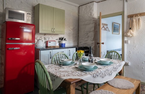 Bont Newydd Cottage | Cobweb Cottage - Two Bedroom Cottage, Sleeps 4