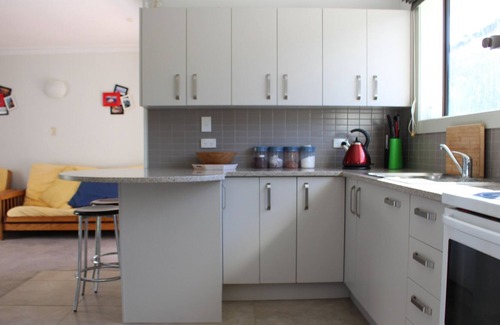 Coromandel House | Cockle Bay Cottage ~ Family Getaway at Shelly Beach ~ Boat Parking ~ Sleeps 10