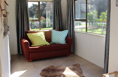 Coromandel House | Cockle Bay Cottage ~ Family Getaway at Shelly Beach ~ Boat Parking ~ Sleeps 10