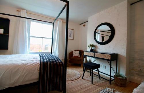Seaford House | Cockle Cottage, An artists haven, Charming Cottage By Air Premier