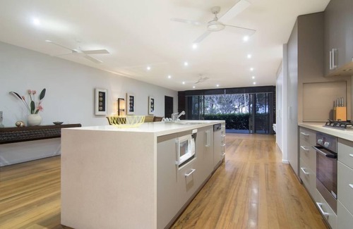 Newell Villa | Coco Beach Villa - Tropical Beachfront Haven