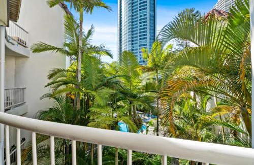 Surfers Paradise Apartment | Coco Bella Retreat in Central Surfers - sleeps 6-8