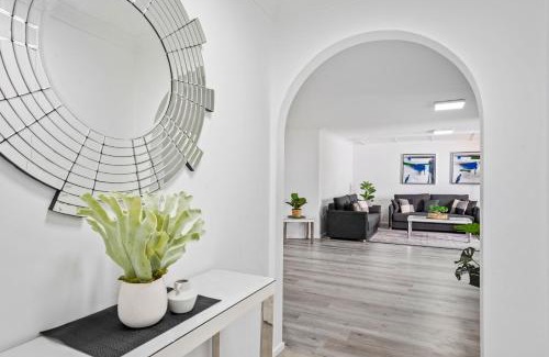 Surfers Paradise Apartment | Coco Bella Retreat in Central Surfers - sleeps 6-8
