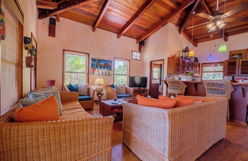 San Pedro Villa | Coco Caye Villa, Private 2 bedroom Beachfront Villa, Balcony,Pool- Gold Standard