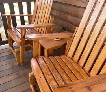 Groveoak House | Coco Chateau ViP Cabin Lake Guntersville Pet Friendly Fully Fenced Boat Parking Private