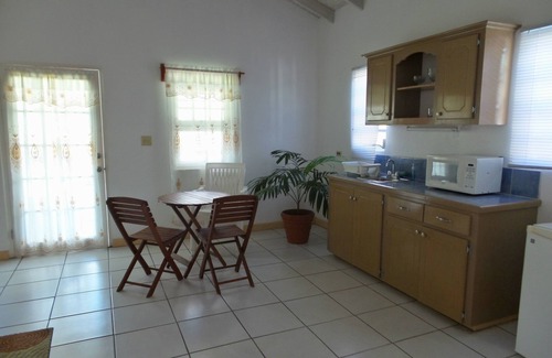 Cades Bay House | CoCo Rose Guesthouse