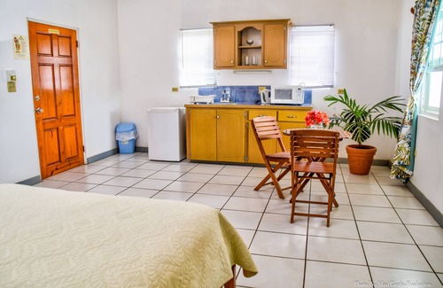Cades Bay House | CoCo Rose Guesthouse