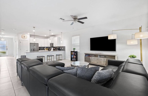 Four Corners House | Coco's Castle Escape 9BR PV POOL