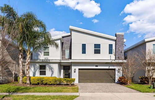 Four Corners House | Coco's Castle Escape 9BR PV POOL