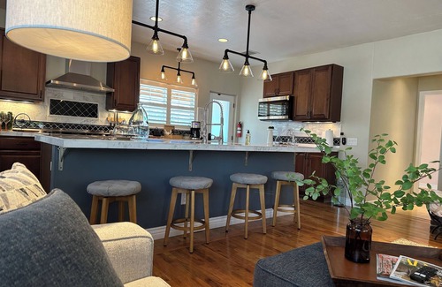 Cottonwood House | Coco's Cottage: Cozy 2-bedroom house in peaceful Cottonwood with WiFi, AC