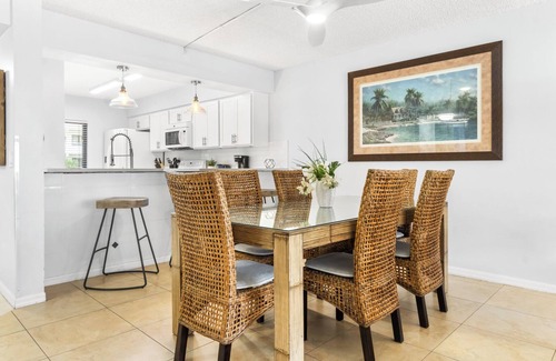 Cocoa Beach Condo | Cocoa Beach Paradise: Oceanview Condo w/Heated Pool & Rooftop Access 🌴