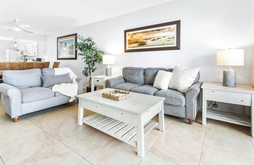 Cocoa Beach Condo | Cocoa Beach Paradise: Oceanview Condo w/Heated Pool & Rooftop Access 🌴