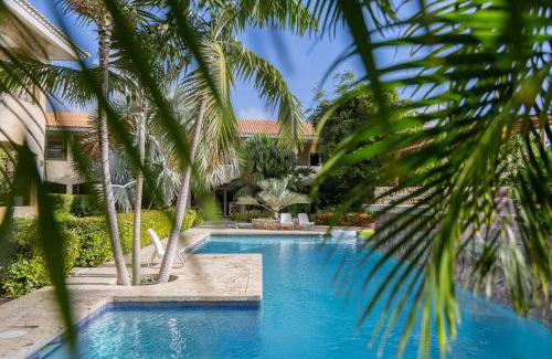Willemstad Apartment | Cocobana Resort two-bedroom apartment ground floor