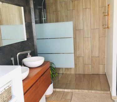 Saint-Benoit Apartment | Cocon De L'Est I