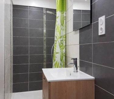 Millau Apartment | COCON du centre ville avec PARKING et WIFI