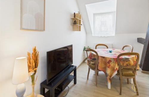Mulhouse Apartment | Cocon Jaune - Duplex 2e étage prox centre Mulhouse