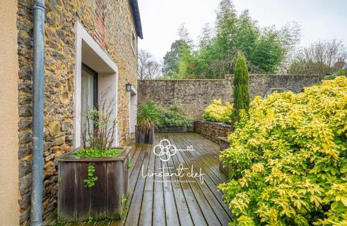 Flore House | Cocon Urbain au coeur du Mans - Parking & Jardin - L'Instant Clef