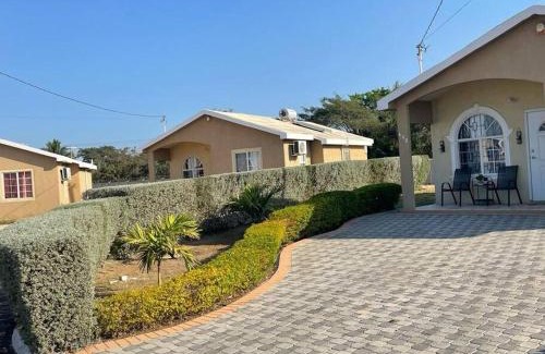 Spanish Town Apartment | Coconieta's Place by the Phoenix