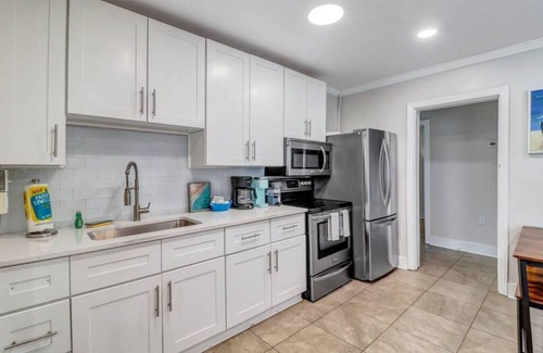 Tybee Island House | Coconut Crab Cottage: 4 BR Home STEPS from Beach!