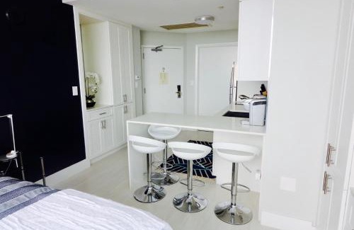 Coconut Grove Apartment | Coconut Grove 21st Floor Private Studio-Parking & WIFI included