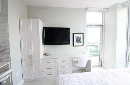 Coconut Grove Apartment | Coconut Grove 21st Floor Private Studio-Parking & WIFI included