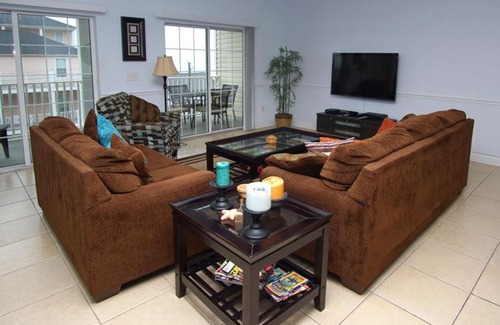 Crescent Beach Apartment | Coconut Grove 404 Condo