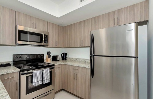Coral Way House | Coconut Grove Charm, City Convenience | Roami at Grove 27