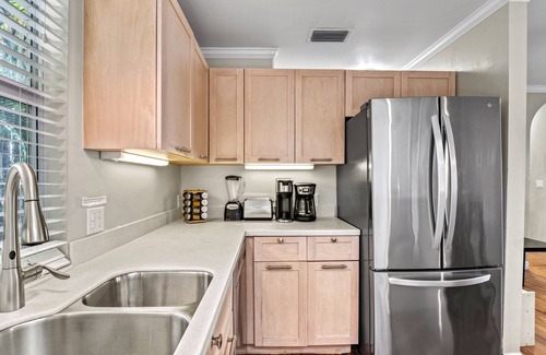 Siesta Key House | 🥥 Coconut House | Shared Heated Pool, Amazing Location Near Main Beach Access!