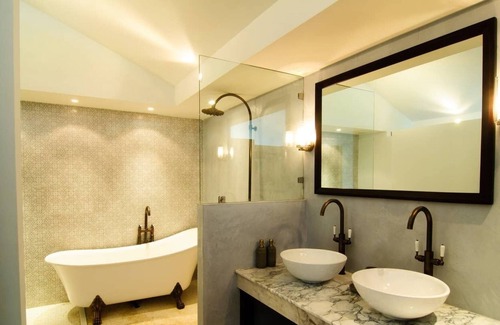 Maprao Island Villa | Coconut Island Tropical Jacuzzi Suite