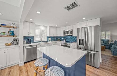 Anna Maria House | Coconut Lagoon - Lovely Historic Renovated Cottage wHuge Heated Pool Backyard OasisCabanaBar