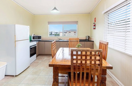 Scarness Apartment | Coconut Palms 2 Bedroom Getaway - CoastHM