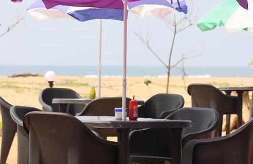 Hireguthi House | Coconut Tree Cafe main Beach