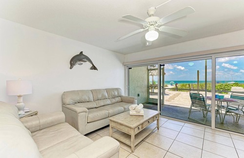 Holmes Beach Condo | Coconuts 106 - 1BR Gulf Front Condo - Anna Maria Island - By Island Real Estate