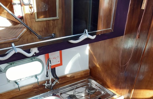 Bassins a Flot Boat Rental | Cocoon boat