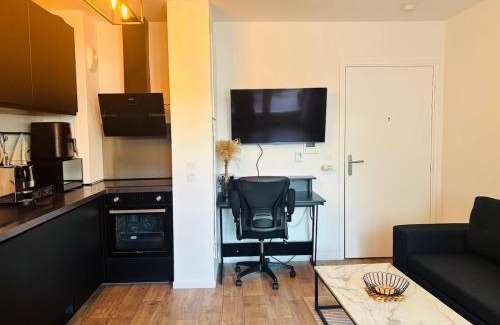 Tremblay-en-France Apartment | Cocoon break near CDG Airport & 30 min from Paris