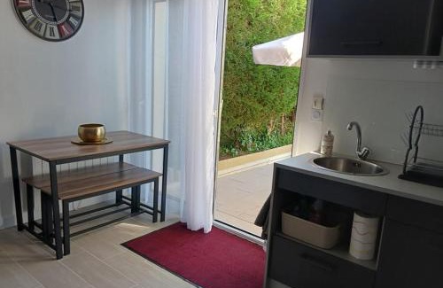 Saint-Andre-de-Cubzac Apartment | Cocooning Studio de la Gare