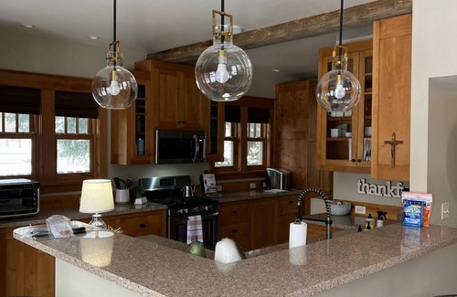 Cody House | Cody's Downtown Den - DOWNTOWN - New listing & Pets Welcomed!