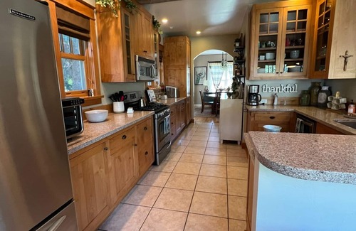 Cody House | Cody's Downtown Den - DOWNTOWN - New listing & Pets Welcomed!