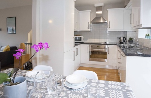 Conwy Cottage | COED Y FELIN, pet friendly, with a garden in Conwy