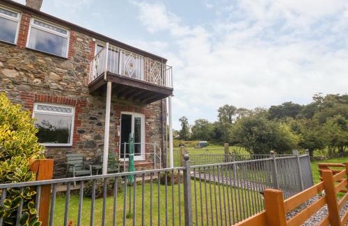 Groeslon House | Coed y Glyn Bach Equestrian