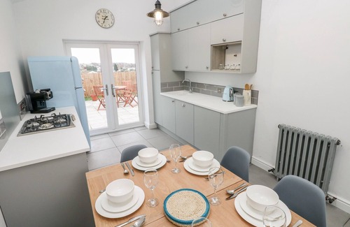 Burry Port Cottage | COEDEN BACH, pet friendly, character holiday cottage in Burry Port