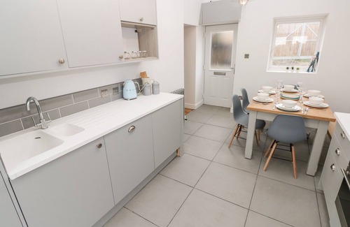 Burry Port Cottage | COEDEN BACH, pet friendly, character holiday cottage in Burry Port