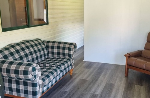 Lakes Entrance Cabin | Coen's Farm Cabin Accommodation.nFamily Friendly accomodation close to amenities
