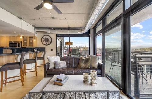 Coeur d'Alene Condo | Coeur d’Alene Luxury Waterfront Condo - Close to Everything