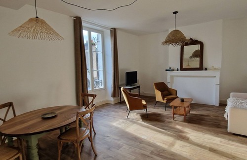 Dole Apartment | Coeur de Ville, Appartement en rez de Chaussée, Pouvant Accueillir 4 Personnes
