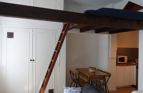 Saint - Aubin - Dupuy Apartment | Cœur de Ville & Sérénité: Your haven of peace in the heart of town!